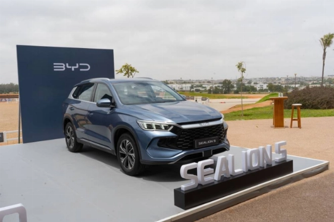 Le BYD SEALION 5 Super Hybride est proposé à partir de 299.900 DHS.