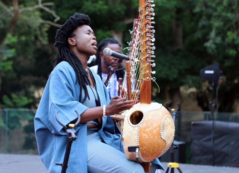 La chanteuse sénégalaise Senny Camara enchante le Chellah avec un vibrant plaidoyer pour la paix- Mawazine 2026.