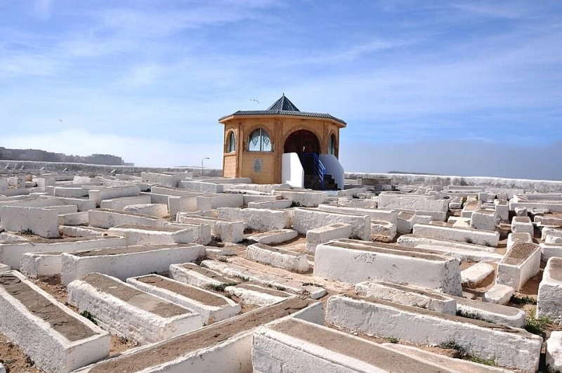 Cimetière juif d'Essaouira avec le mausolée de Rabbi Ḥaim Pinto