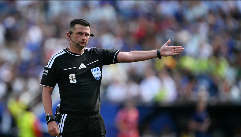 L'arbitre anglais Michael Oliver