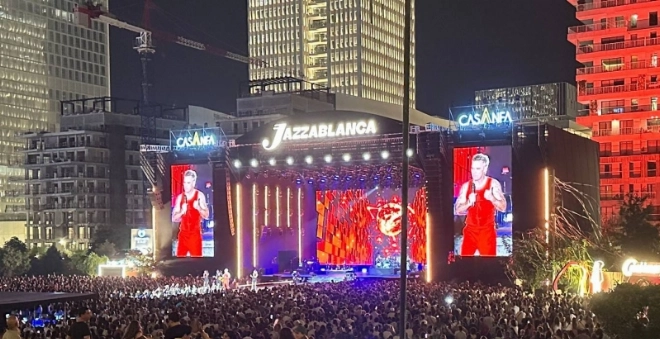 Robbie Williams fait chavirer Casablanca pour le coup d'envoi de Jazzablanca 2026.