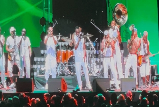 Les Hypnotic Brass Ensemble enflamment la scène Anfa Park- Jazzablanca 2026.