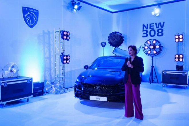 Hind El Youssi Tazi, Directrice de la marque Peugeot au Maroc lors du lancement de la nouvelle 308 à Casablanca.