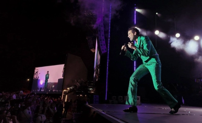 Une communion festive entre Mika et un public conquis. Jazzablanca 2026.