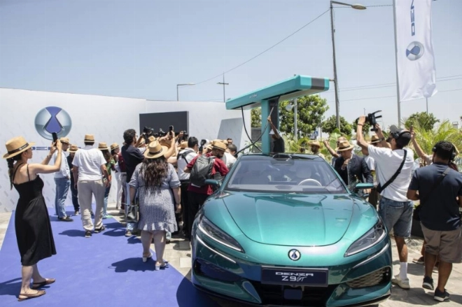 Démonstration de la recharge Flash Charging 1,5MW lors du lancement de Denza le 14 juillet 2026 au Maroc.
