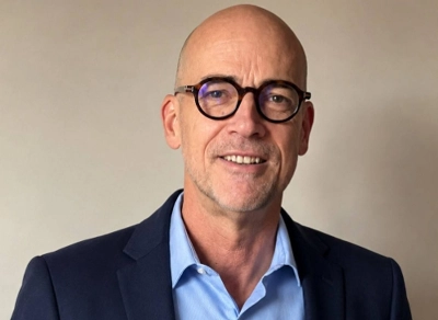 Pierre-Edward Dutheillet pre,d les commandes du Renault Digital Maroc.