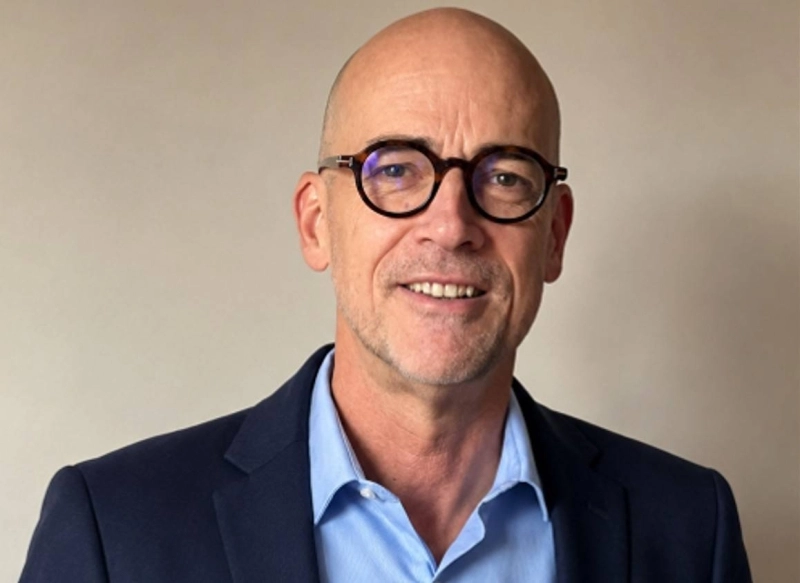 Pierre-Edward Dutheillet pre,d les commandes du Renault Digital Maroc.