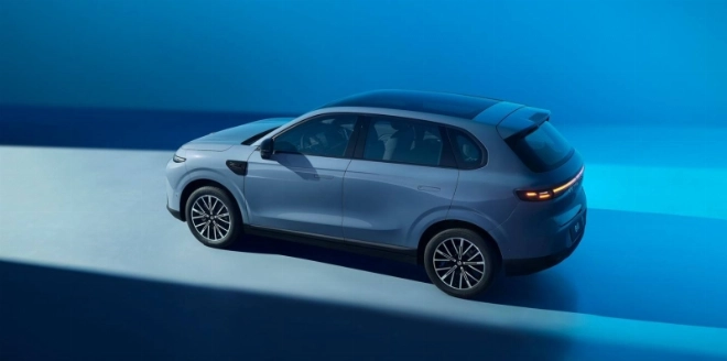 Le Leapmotor B10 embarque une batterie de 18,8 kWh avec une autonomie combinée annoncée pouvant atteindre 900 km.