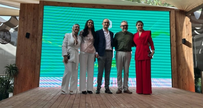 Yves Peyrot DG de Stellantis Maroc entourré de l'équipe Leapmotor Maroc lors du lancement du nouveau Leapmotor B10 le 16 juillet 2026 à Casablanca.