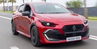 Avec sa motorisation full hybrid E-Tech 160 ch, la Clio 6 mise sur le plaisir de conduite sans compromis sur l'efficience.