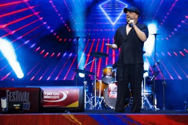 Douzi a enflammé la scène à M'diq lors de la 22ᵉ édition du Festival des Plages Maroc Telecom.