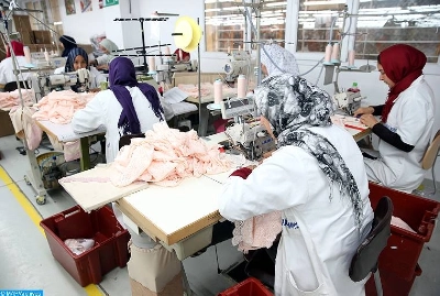 Malgré le recul des importations européennes d’habillement, le Maroc améliore sa part de marché grâce à une meilleure résistance en valeur et à une forte valorisation de ses exportations.