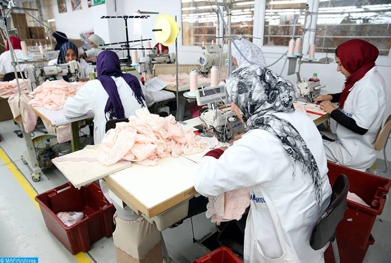 Malgré le recul des importations européennes d’habillement, le Maroc améliore sa part de marché grâce à une meilleure résistance en valeur et à une forte valorisation de ses exportations.