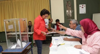 Aux urnes, dans les programmes et sur le front, le combat continue