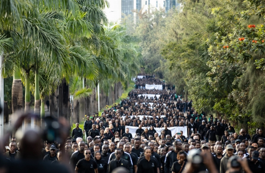 Thousands of youth during the Walk to Remember. Thousands of youth during the Walk to Remember.