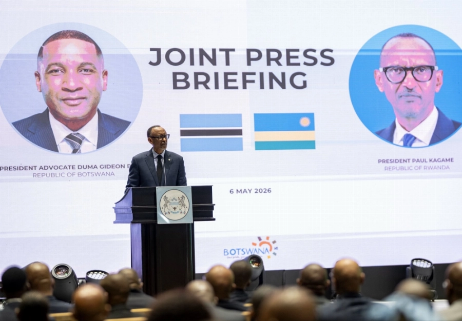 President Kagame addresses journalists during a joint Press Briefing in Gaborone on Wednesday, May 6. Photo by Village Urugwiro President Kagame addresses journalists during a joint Press Briefing in Gaborone on Wednesday, May 6. Photo by Village Urugwiro