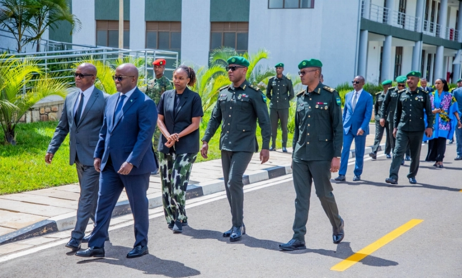 Minister of Defence Juvenal Marizamunda and Minister of Foreign Affairs Olivier Nduhungirehe and officers arrive at Gako. Minister of Defence Juvenal Marizamunda and Minister of Foreign Affairs Olivier Nduhungirehe and officers arrive at Gako.