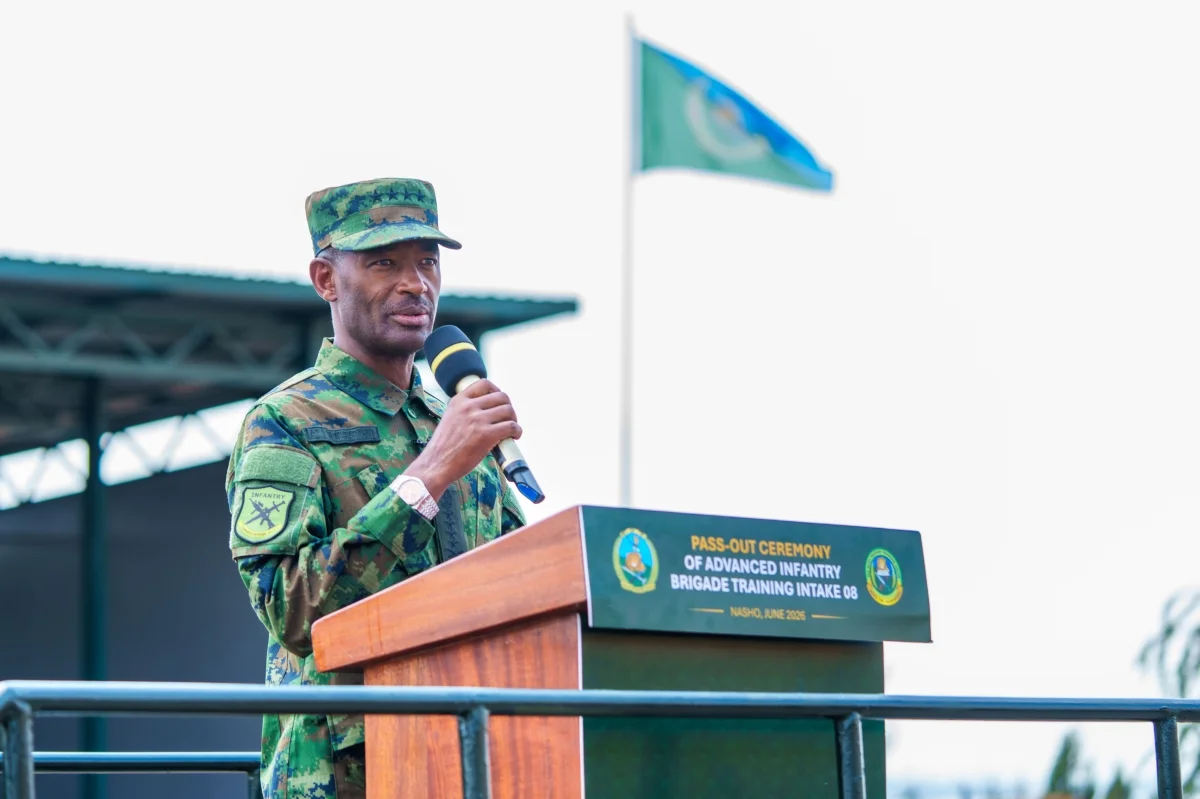 Rwanda Defence Force Chief of Defence Staff (CDS), Gen Mubarakh Muganga briefs the graduates at the event. Rwanda Defence Force Chief of Defence Staff (CDS), Gen Mubarakh Muganga briefs the graduates at the event.