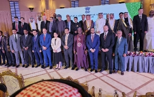 مدير عام وزارة الخارجية بمنطقة مكة المكرمة فريد بن سعد الشهري، والمدير العام التنفيذي لميناء جدة الإسلامي الكابتن سالم علي المحوري، والقنصل العام الهندي فهد أحمد خان سوري، والقناصل العامون لعدد من الدول خلال احتفالات عيد الجمهورية الهندية في جدة اليوم الاثنين.