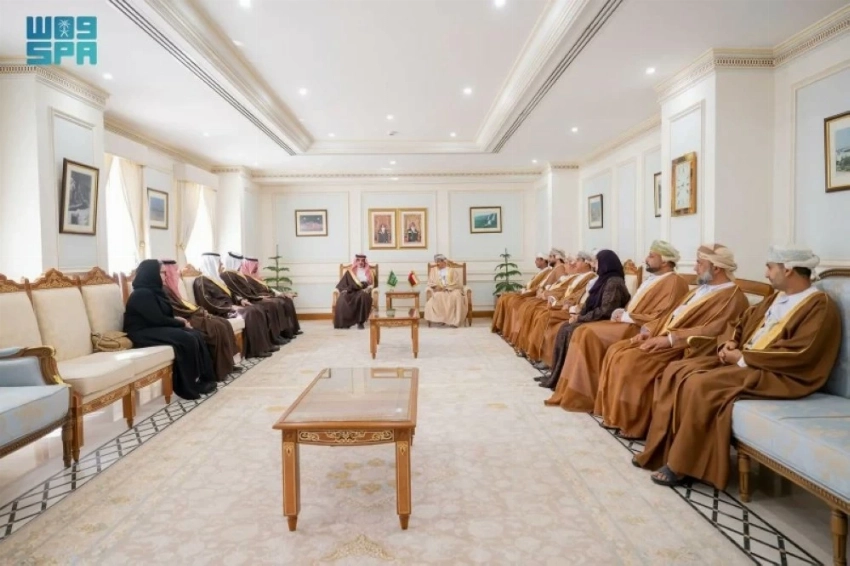 والتقى الدوسري بعدد من المسؤولين العمانيين لتعميق العلاقات الإعلامية ومتابعة الشراكات بين المنظمات في كلا البلدين.