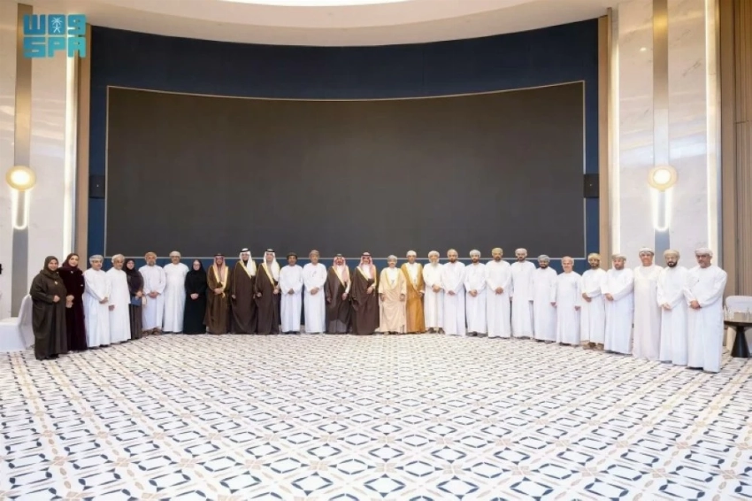 والتقى الدوسري بعدد من المسؤولين العمانيين لتعميق العلاقات الإعلامية ومتابعة الشراكات بين المنظمات في كلا البلدين.