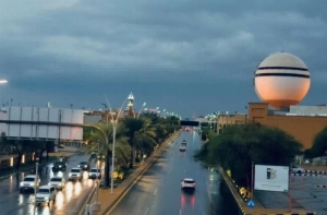 The National Center of Meteorology (NCM) warned of dust storms and strong winds affecting five regions, with Qassim experiencing the worst conditions among 17 governorates.