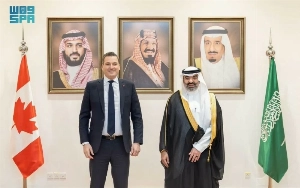Minister of Communications and Information Technology, Abdullah Al-Sawaha with Canada’s Minister of Artificial Intelligence and Digital Innovation, Evan Solomon.