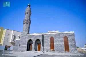 The Prince Mohammed bin Salman Project for Developing Historic Mosques began the renovation of Al-Fath Mosque in Al-Jumum governorate of Makkah Region.