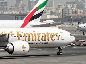Emirates suspends Dubai flights amid regional airspace closures