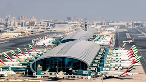 Emirates to resume limited flights from Monday