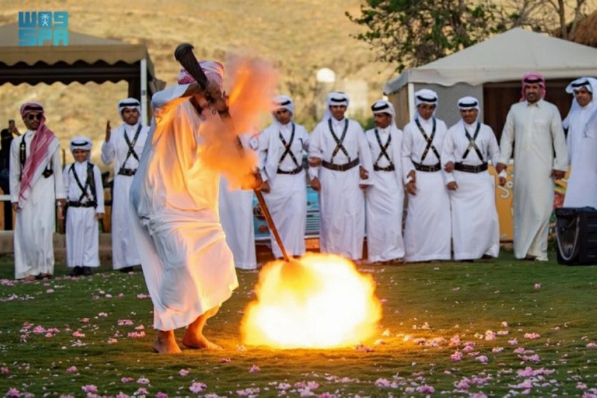 In Taif’s rose fields, Al-Ta’sheer brings rhythm to the harvest season