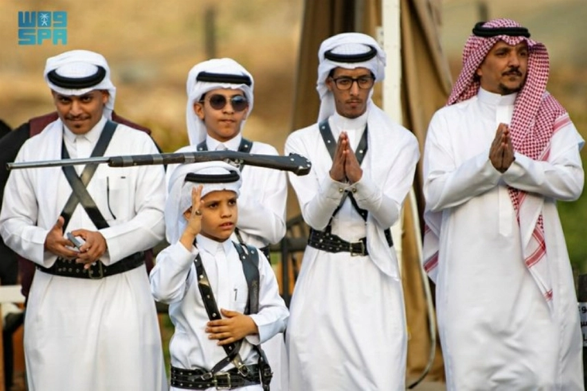 In Taif’s rose fields, Al-Ta’sheer brings rhythm to the harvest season