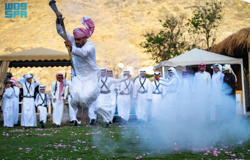 In Taif’s rose fields, Al-Ta’sheer brings rhythm to the harvest season