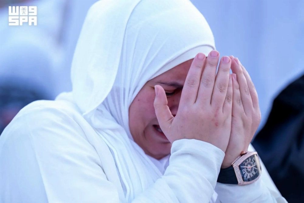 Pilgrims converge at Arafat as Hajj reaches its spiritual climax