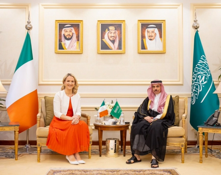 التقى وزيرا خارجية السعودية وإيرلندا لبحث الاستقرار الإقليمي والعلاقات الثنائية