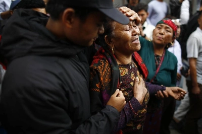 Relatives mourn after the body of renowned Nepali mountaineer Pur Bahadur Gurung (Yukta) arrives at Tribhuvan International Airport in Kathmandu, Nepal, on Thursday, August 6, 2026. Photo: Skanda Gautam/THT