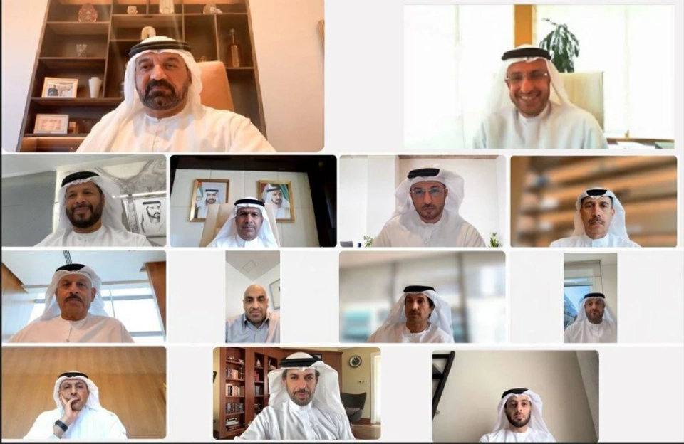 أحمد بن سعيد مترئساً الاجتماع