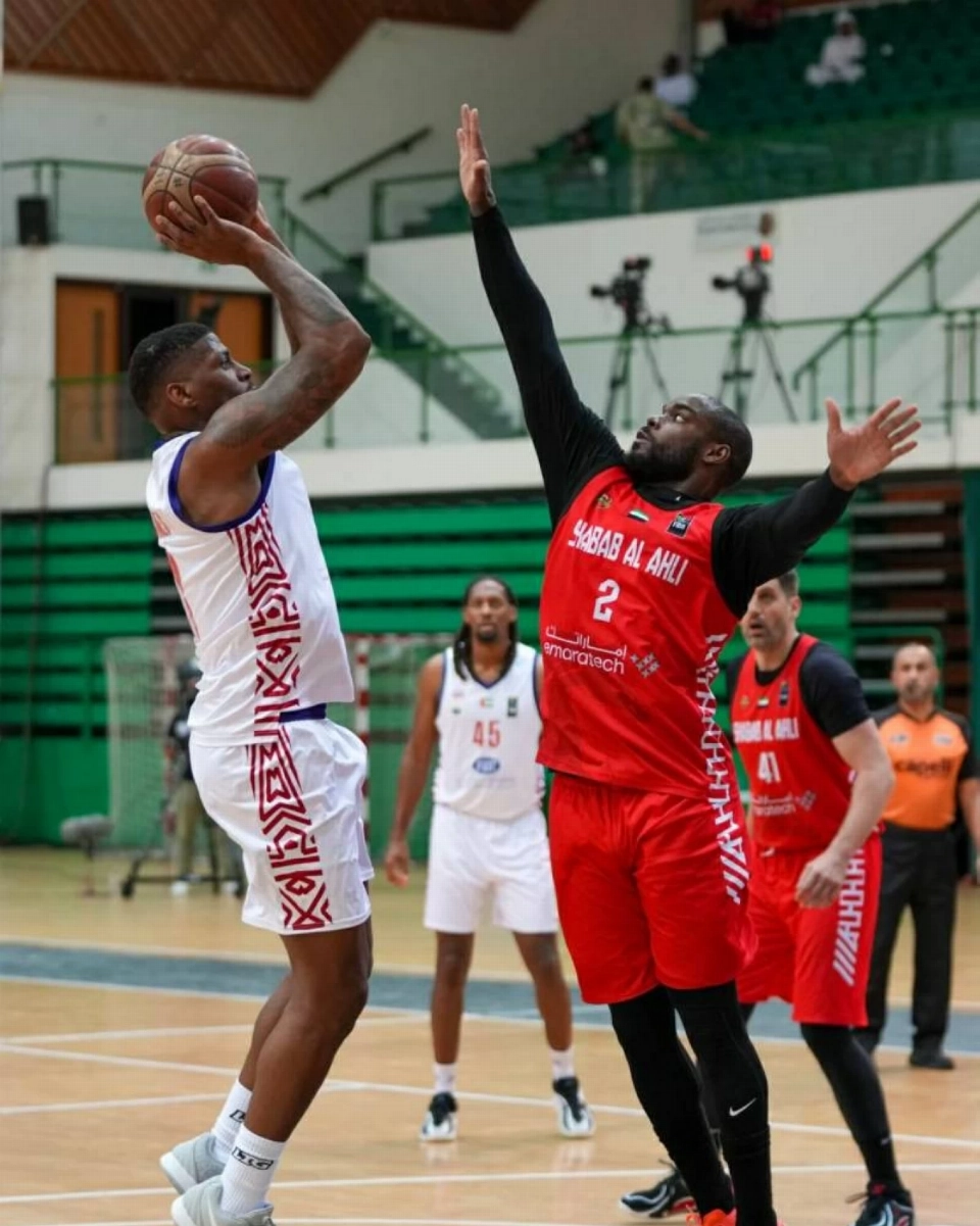 من مباراة شباب الأهلي والنصر