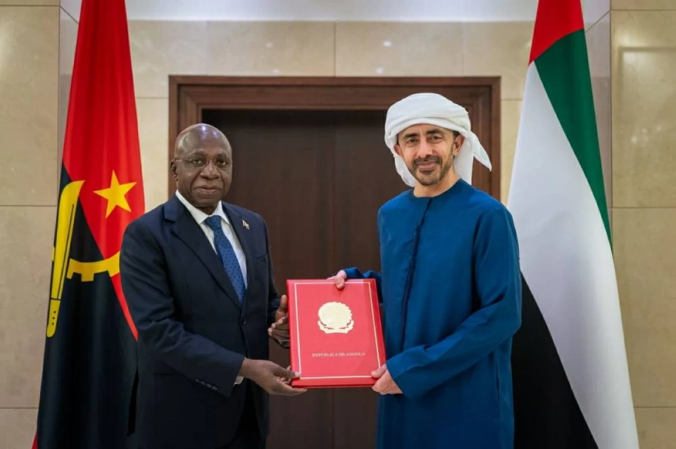 محمد بن زايد يتلقى رسالة خطية من رئيس أنغولا تتعلق بالعلاقات الثنائية