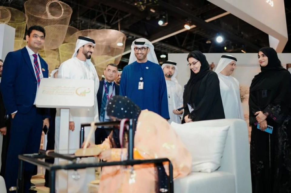 معالي سلطان الجابر يطلع على مشاركة الهيئة في المعرض
