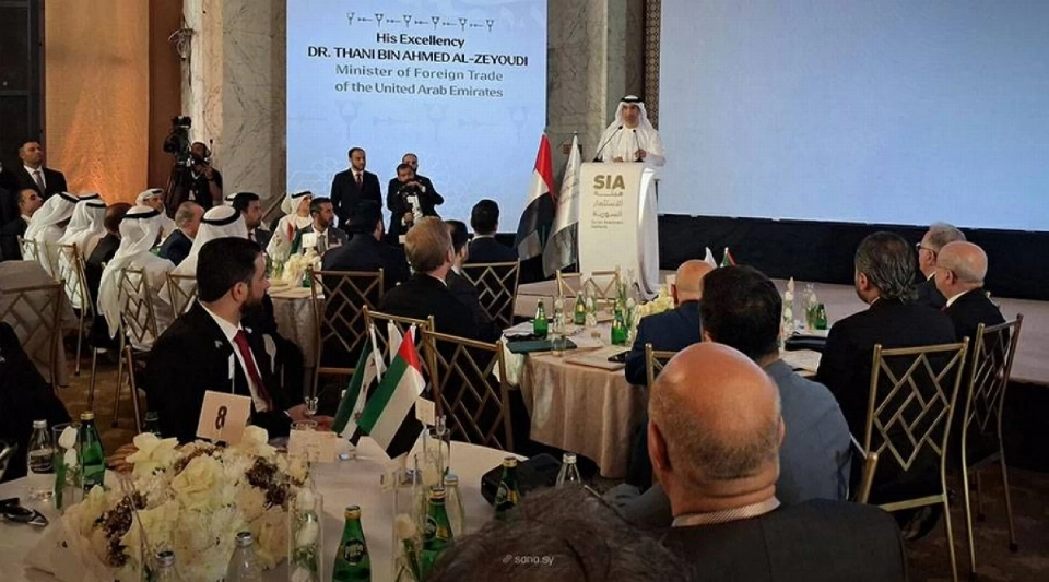 ثاني الزيودي متحدثاً خلال الجلسة
