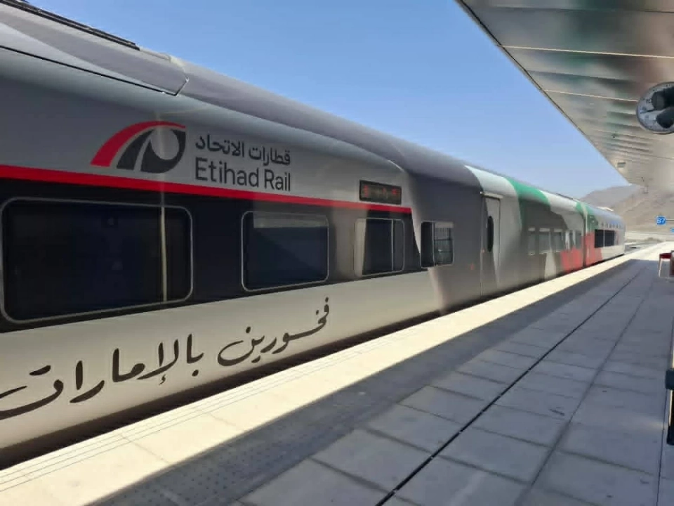 القطار في المحطة