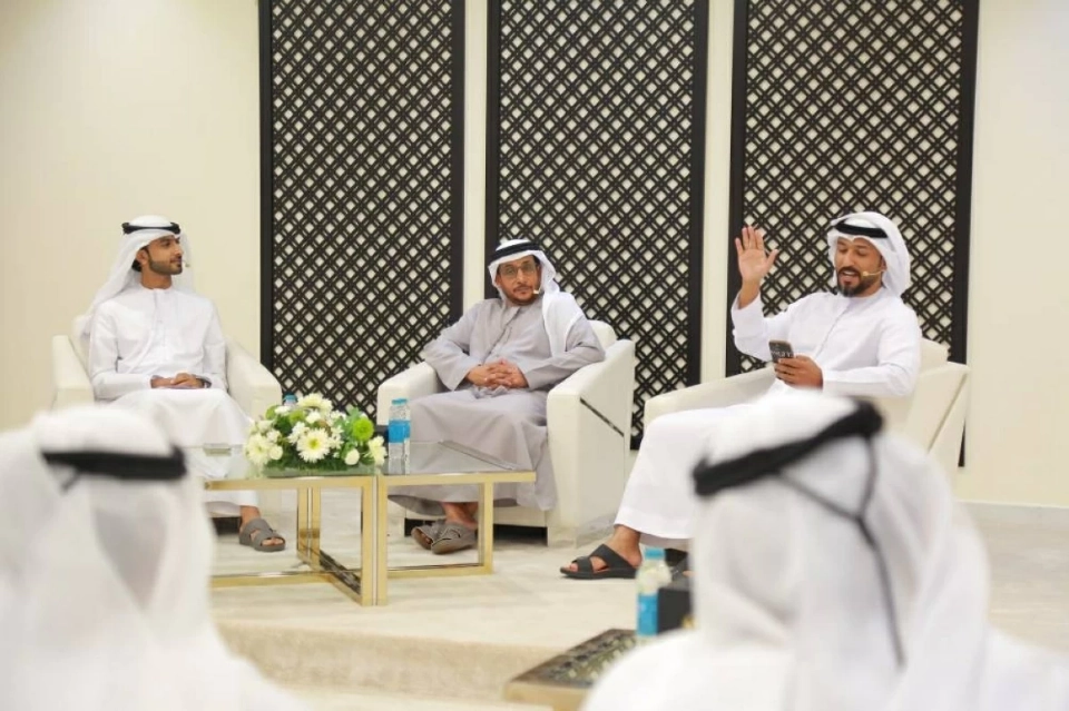 خلال إحدى الأمسيتين