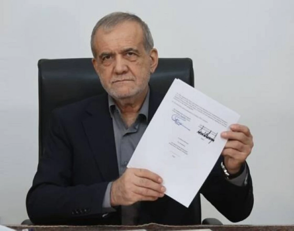 الرئيس الإيراني يوقع مذكرة التفاهم