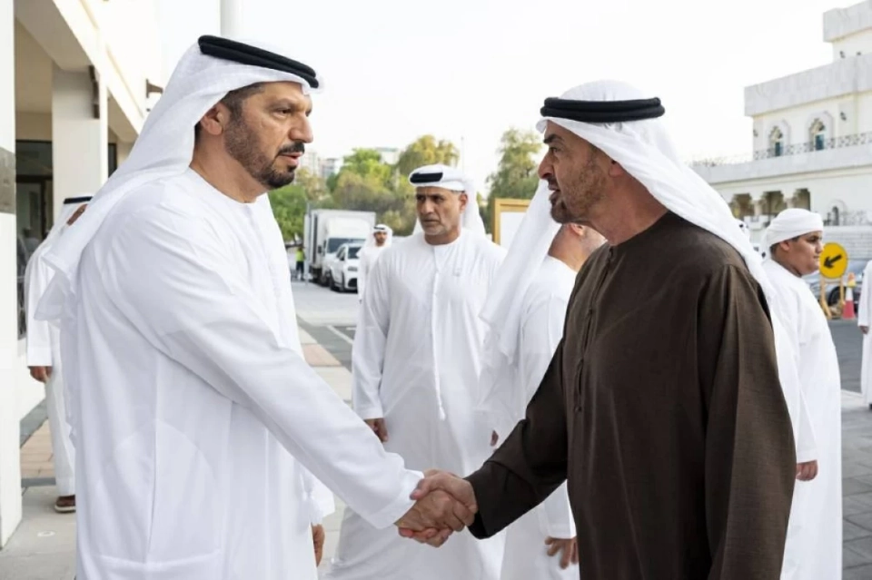 محمد بن زايد يعزي في وفاة أحمد محمد الحمادي وفاطمة علي أحمد