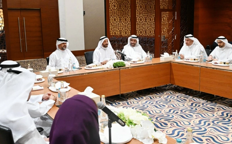 عبدالله العويس مترئساً اجتماع اللجنة التنظيمية العليا لمعرض الشارقة العقاري «إيكرس»