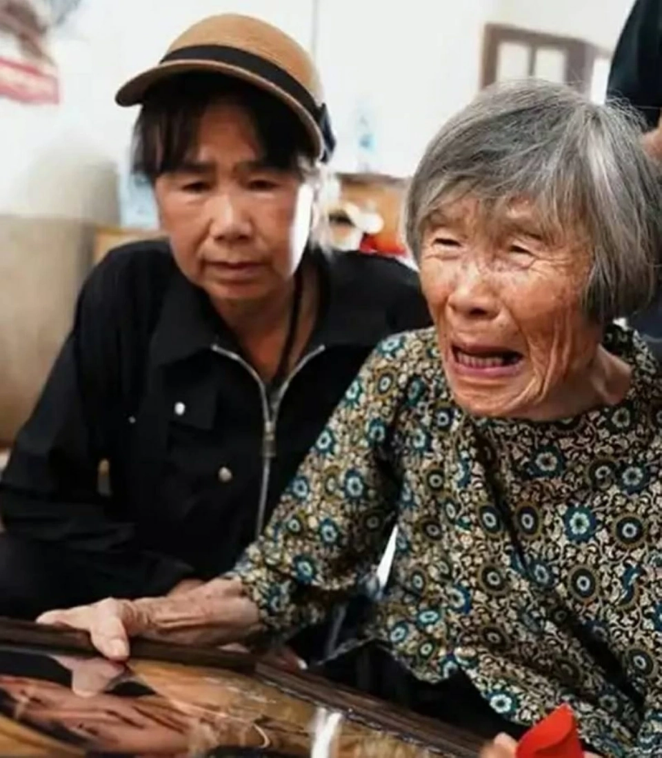 ترى صورة زوجها الراحل لأول مرة منذ 70 عاماً