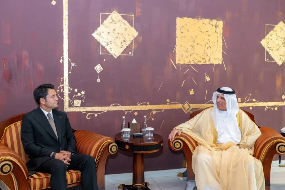 سعود بن صقر خلال استقباله القنصل التركي