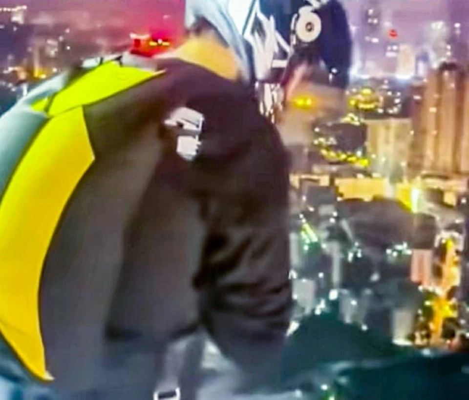 يستعد للقفز