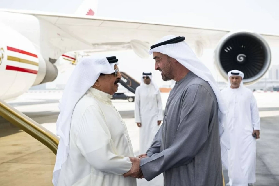 محمد بن زايد وملك البحرين يبحثان العلاقات الأخوية والتطورات الإقليمية